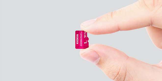 A hand holding the EXCERIA PLUS G3 microSD memory card