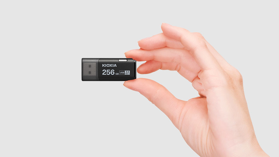 Hand holding Transmemory U301 Black 256GB